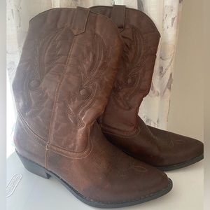 Cowboy boots. Soft. 8.5.
